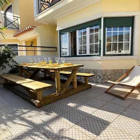 Yellow House Holiday home *