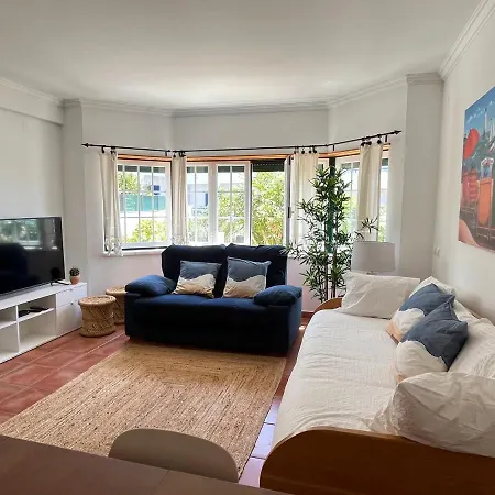 Yellow House מלון 4*