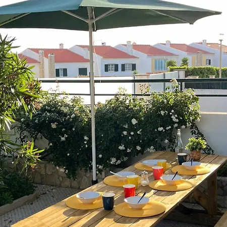 Yellow House מלון