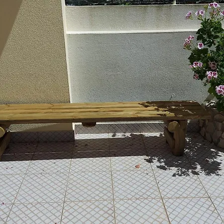 מלון Yellow House 4*