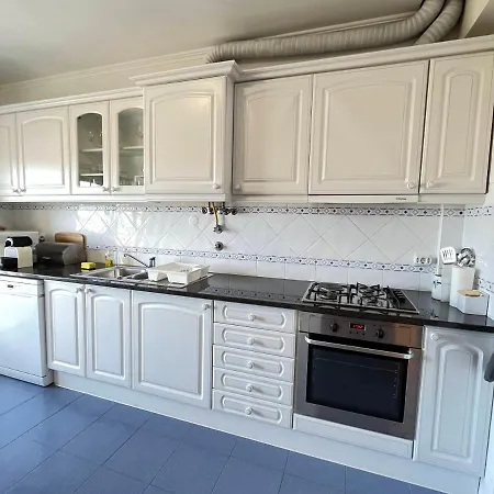 Yellow House מלון אריסרייה