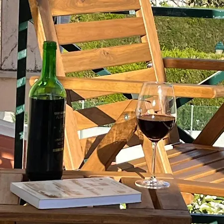 Yellow House מלון