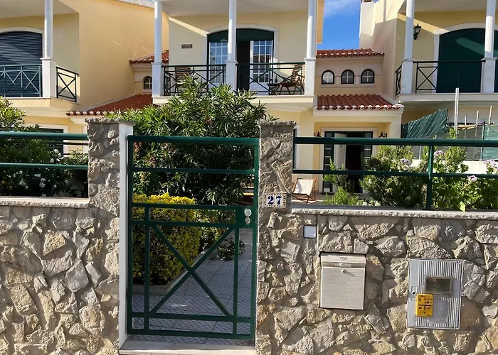 Yellow House 4*
